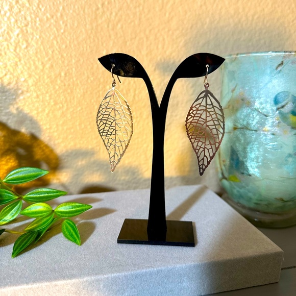 Jewelry - New! Leaf earrings